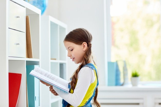 reading-textbook_1098-13633